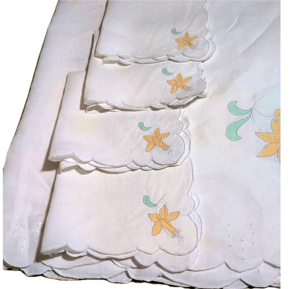 Vintage White Irish Linen Appliqued Yellow Floral Table Cover Four Napkins READ